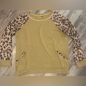 Ladies Leopard Print Top Long Sleeve~
Size Large